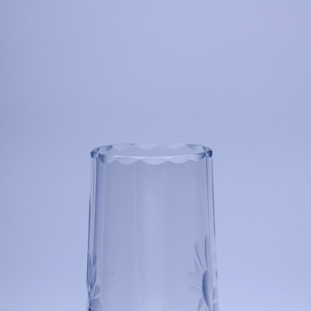 Vase soliflore en verre transparent avec base piédestal — 22,9 cm H