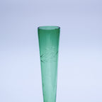 Mundgeblasene grüne Glasvase mit Blumenätzung – 21,6 cm H