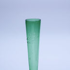 Mundgeblasene grüne Glasvase mit Blumenätzung – 21,6 cm H