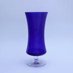 Blaue Kobaltglasvase, klarer Sockel, 24,13 cm